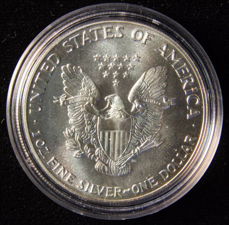 1988 AMERICAN SILVER EAGLE 1 TROY OZ. .999 FINE SILVER DOLLAR IN AIRTITE CAPSULE