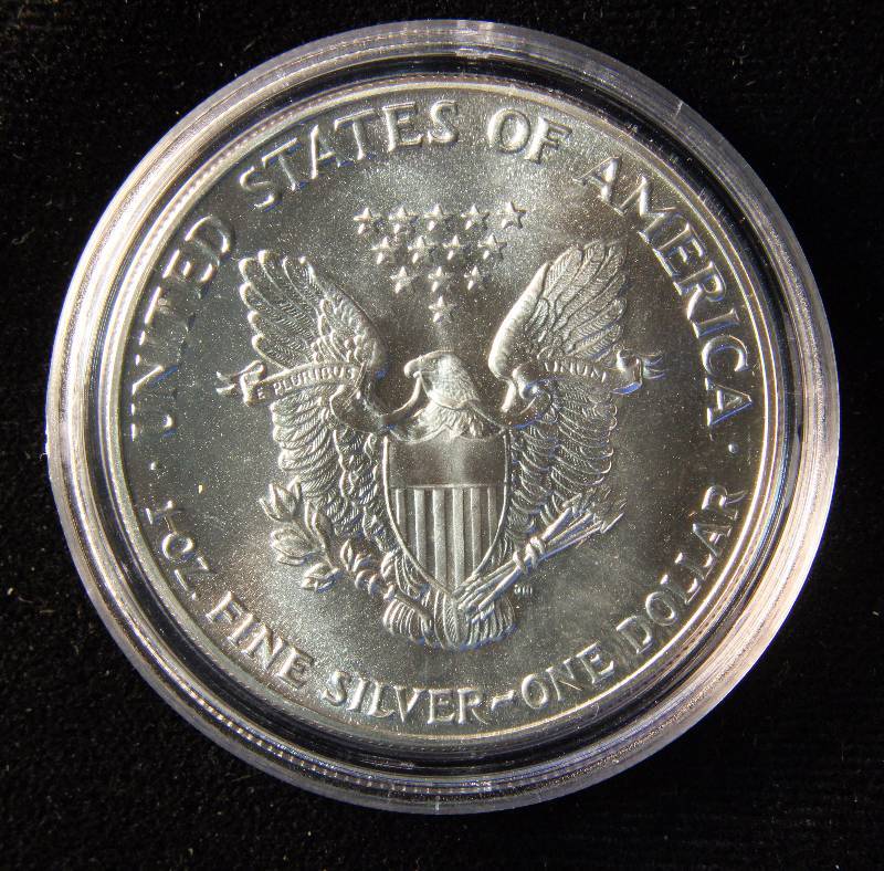 1988 AMERICAN SILVER EAGLE 1 TROY OZ. .999 FINE SILVER DOLLAR IN AIRTITE CAPSULE