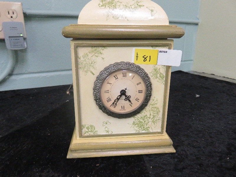 Vintage looking battery operated clock