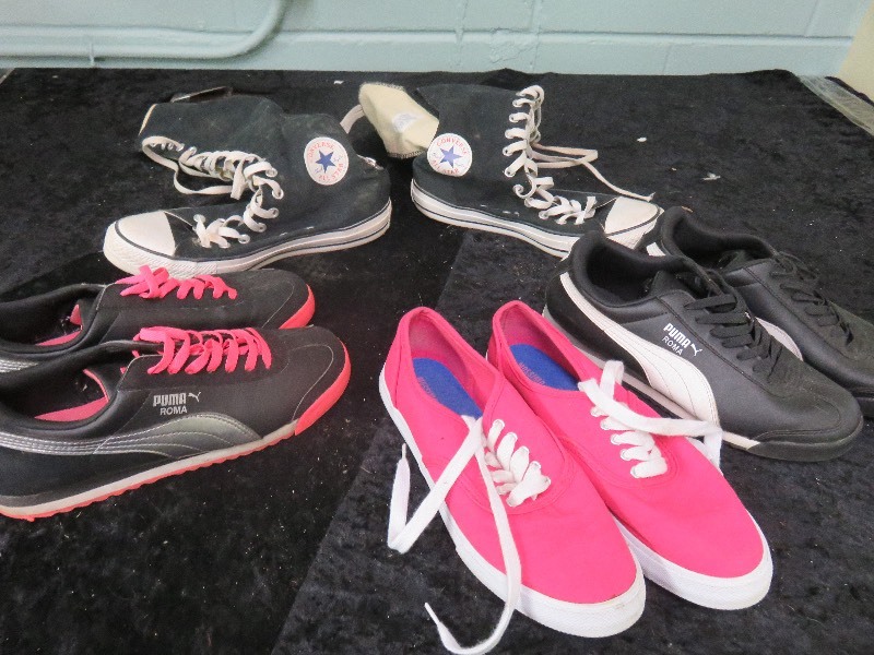 Athletic shoes
