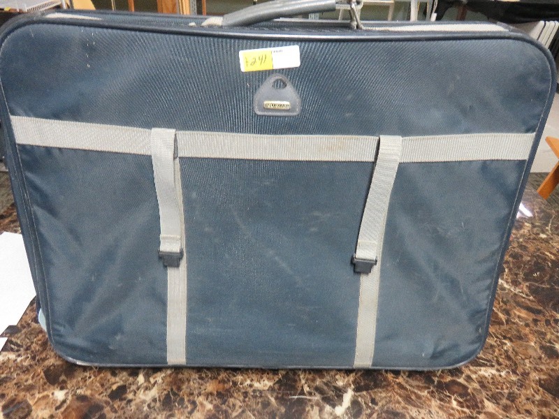 Large Samsonite rolling suitcase