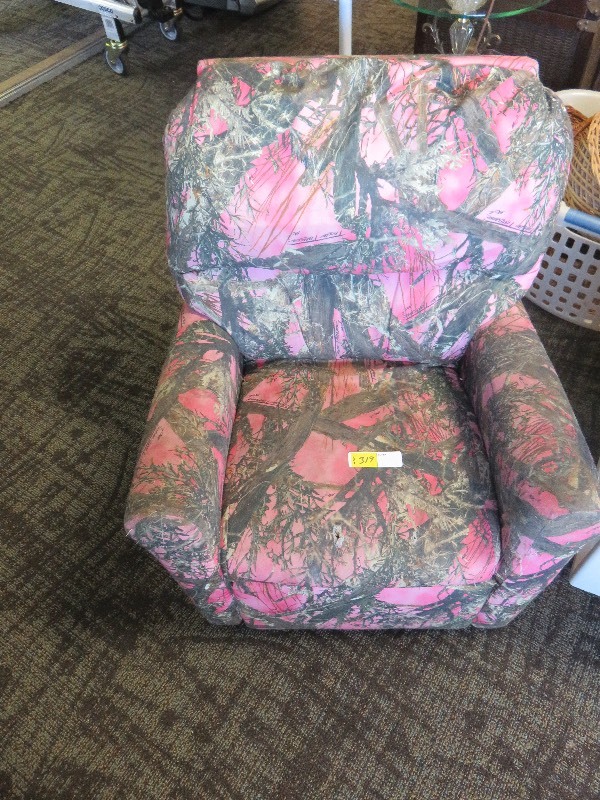 Pink Camo kids recliner