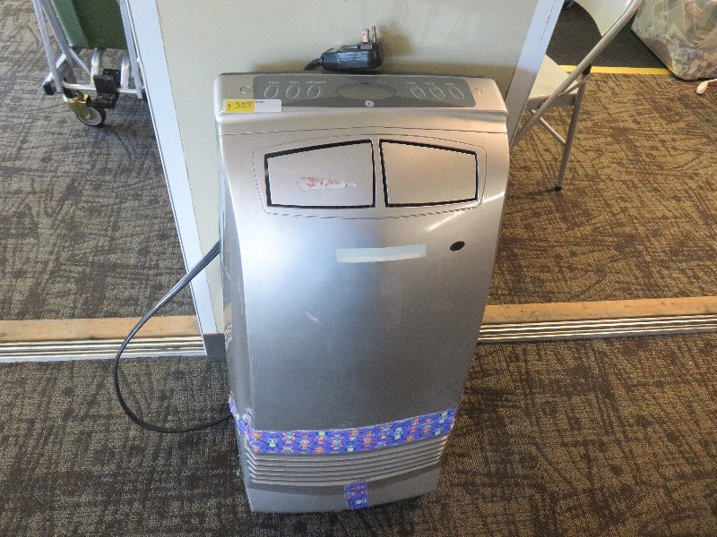 GE Air Conditioner-works well