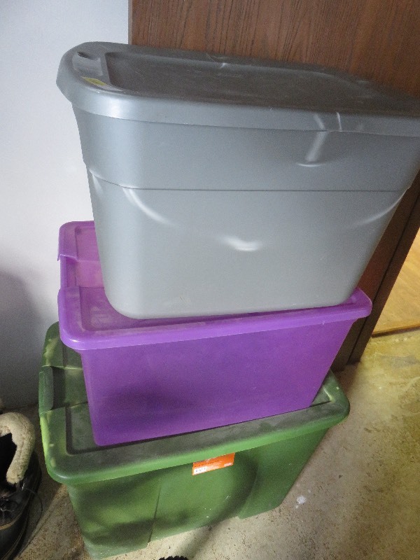 3 storage bins with lids