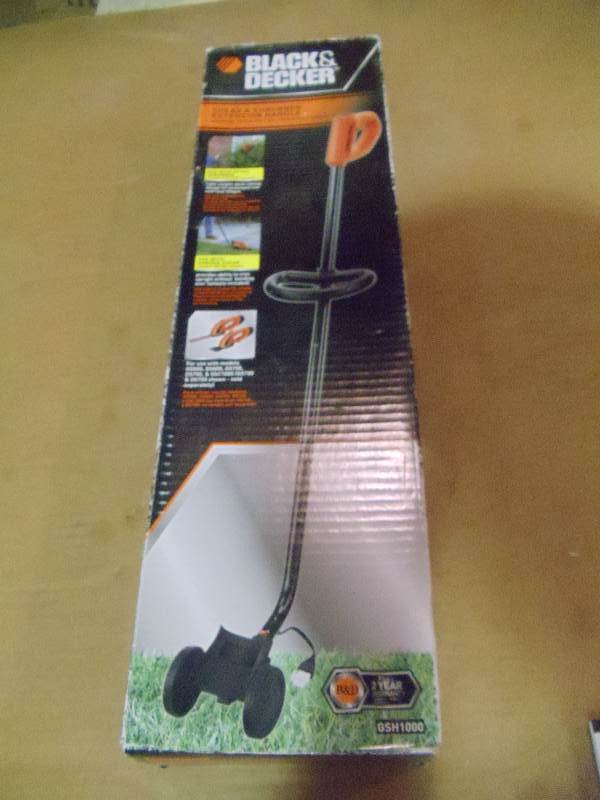 lot 14 image: New Black and Decker Shear and Shrubber Extension Handle GSH1000