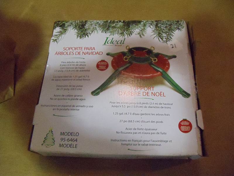 lot 21 image: NEW Ideal Brand Traditional Metal Xmas Tree Stand