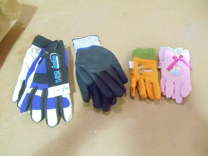 lot 26 image: NEW Qty 3 Pair Work Gloves