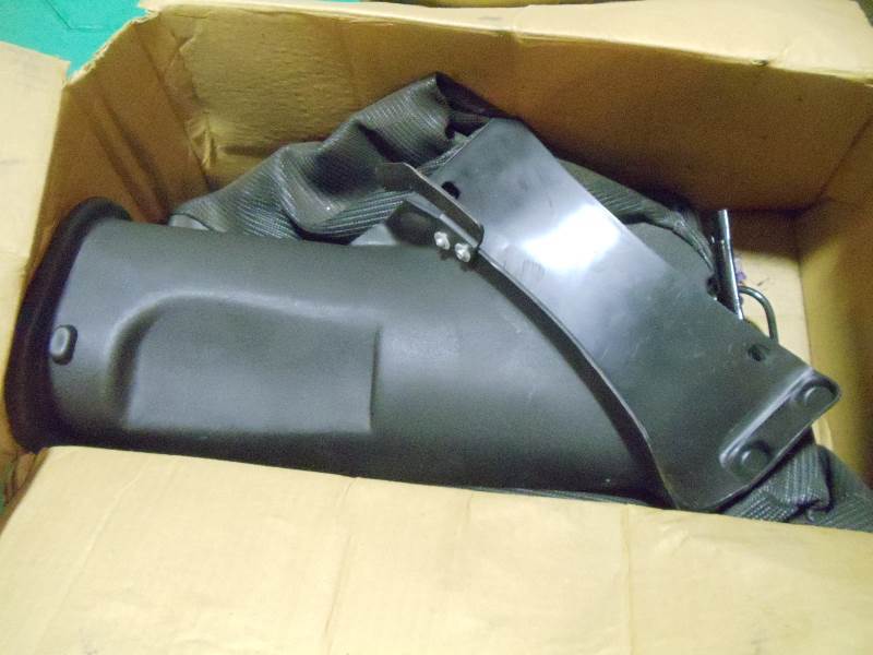 lot 31 image: New Snapper Grass Catcher with Adapter #6-1410 Gass Bag Kit for 19 and 20 in Steel Deck Walk Behind Mowers