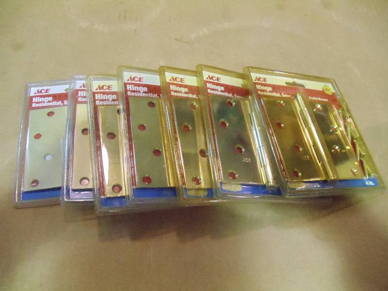 lot 70 image: NEW Qty 8 ACE 4 in Residential Hinge, Square Corner, Bright Brass