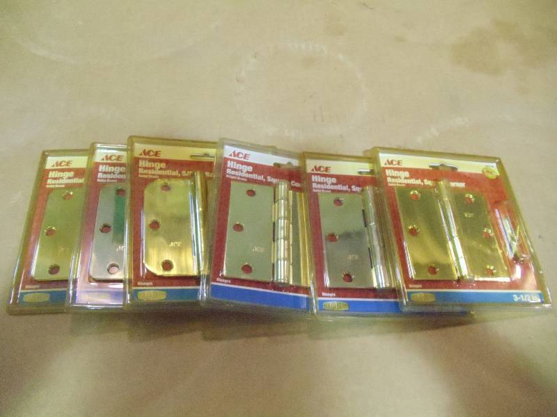 lot 71 image: New Qty 6 ACE 3.5 in Residential Hinge, 1  4 in Radius Bright Brass