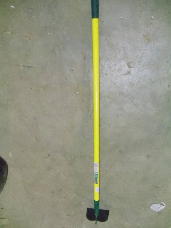 lot 123 image: NEW ACE 6.5 in Garden Hoe with Fiberglass Handle
