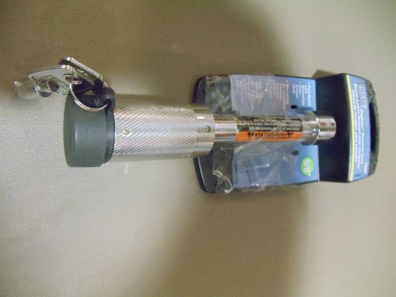 lot 230 image: NEW Trailer Hitch Lock Reese with keys