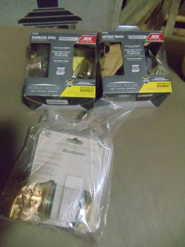 lot 234 image: NEW Qty 3 Misc Deadbolt Locks