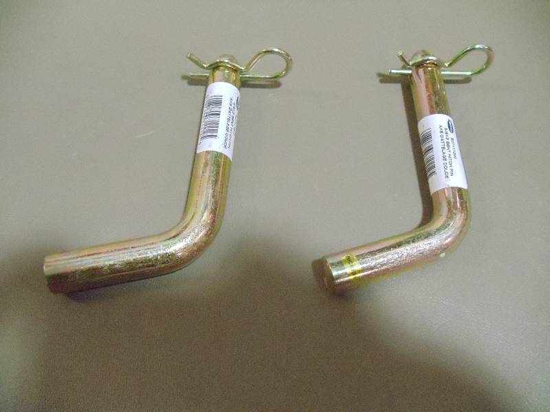 lot 238 image: NEW Qty 2 Hitch Pins 5  8 x 3 in