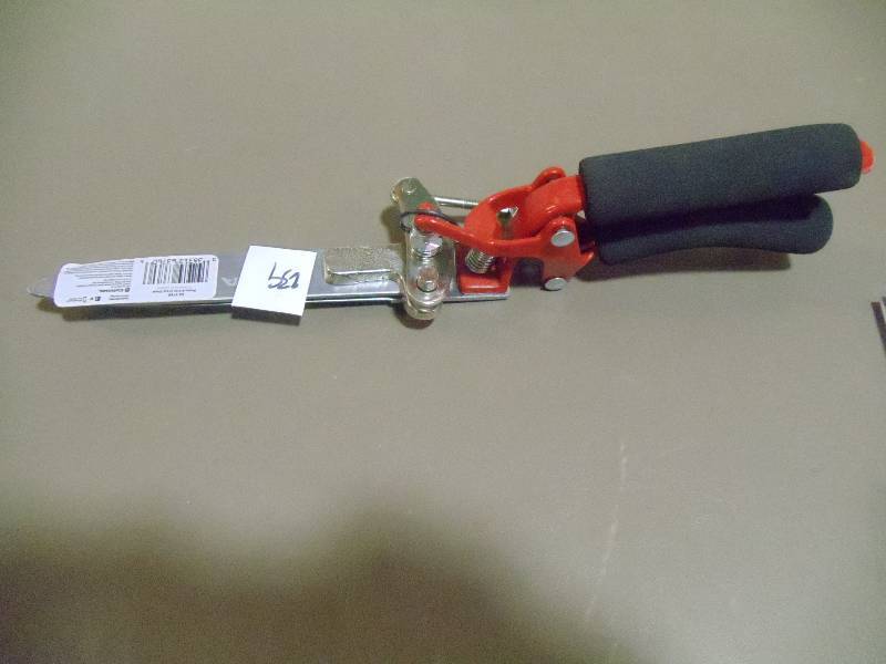 lot 239 image: NEW Corona Pump Action Grass Shear