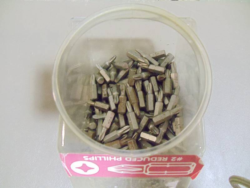 lot 247 image: NEW Est 75 pcs #2 Phillips Head Drivers 1 in Long