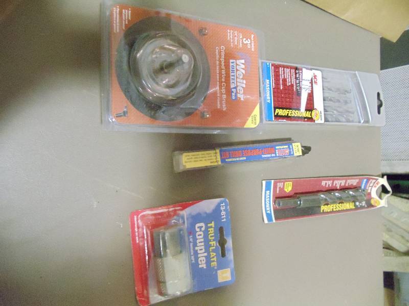 lot 269 image: New Lot Drill Bits and Wire Brush