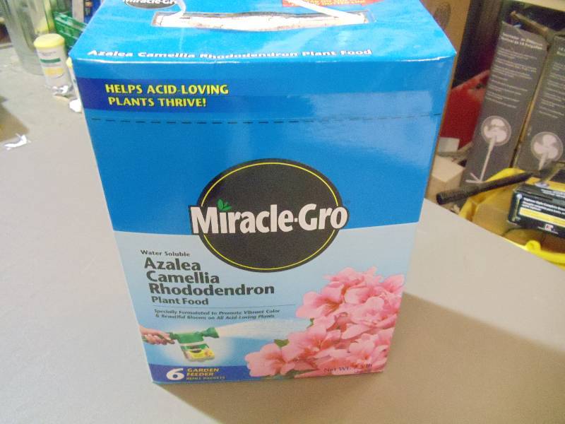 lot 354 image: NEW Qty 2 Boxes Miracle Gro Azalea, Camellia, Rhododendron Plant Food 7.5 lbs per box, 6 refill packages per box, Water Soluable