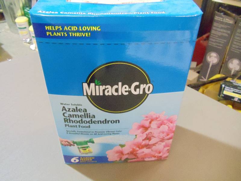 lot 355 image: NEW Qty 2 Boxes Miracle Gro Azalea, Camellia, Rhododendron Plant Food 7.5 lbs per box, 6 refill packages per box, Water Soluable