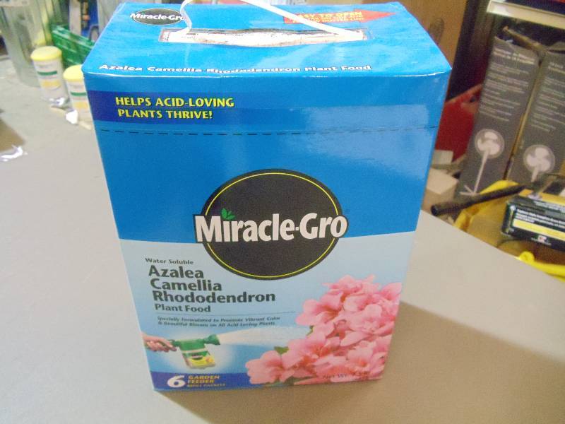 lot 356 image: NEW Qty 2 Boxes Miracle Gro Azalea, Camellia, Rhododendron Plant Food 7.5 lbs per box, 6 refill packages per box, Water Soluable