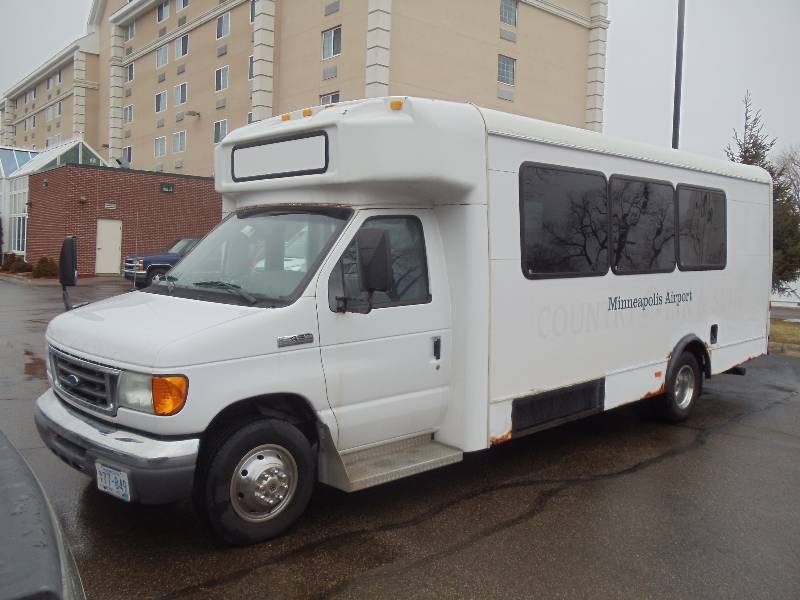 2006 Ford E 450 passenger bus.