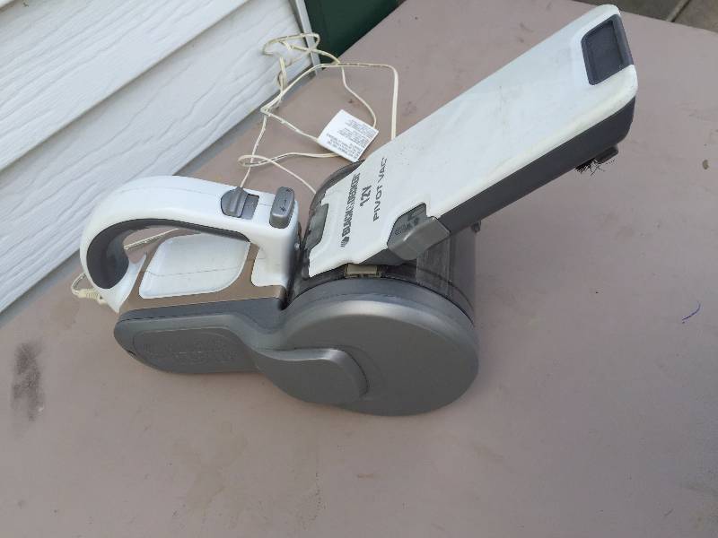 Black & Decker 12V Pivot Vac