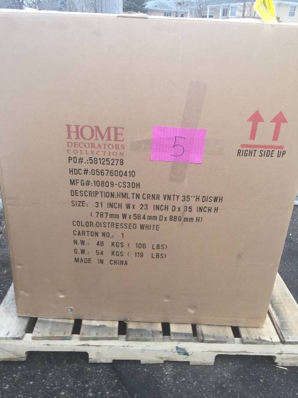 lot 5 image: Hamilton 31 in. W x 23 in. D Corner Vanity in White with Granite Vanity Top in Grey