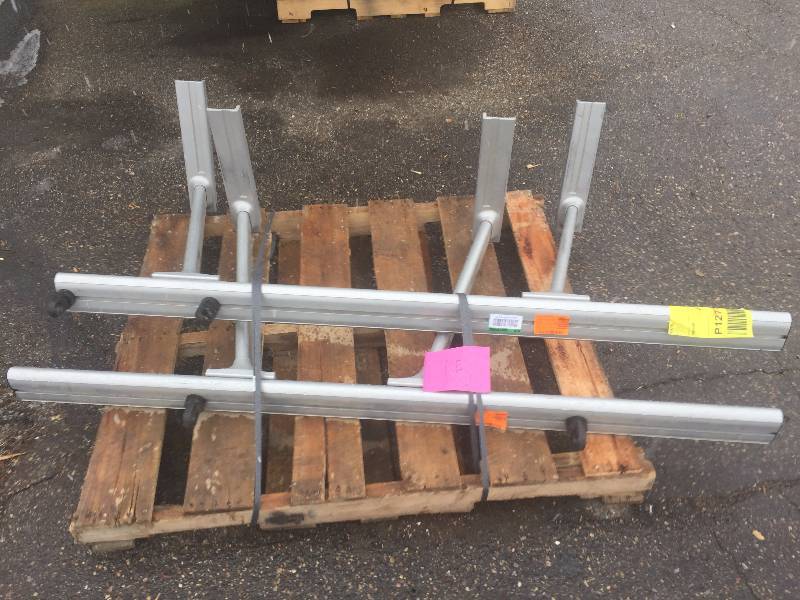 lot 15 image: TracOne 800 lb. Capacity Universal Truck Rack