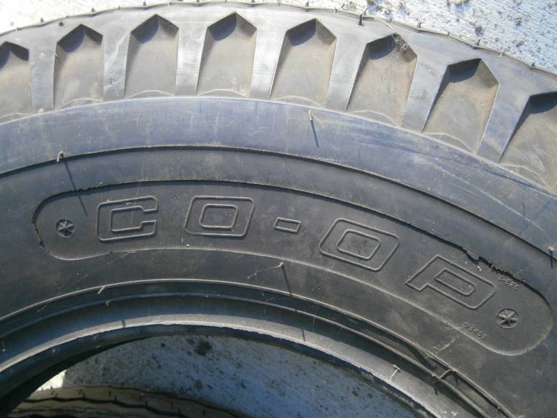 lot 13 image: 7.00-16 Implement Tires