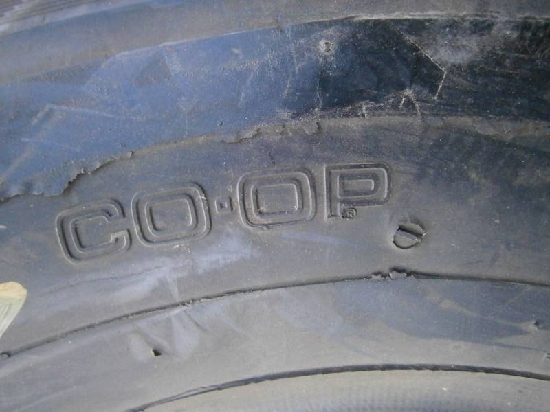 lot 14 image: 12.5L-16 Implement Tire