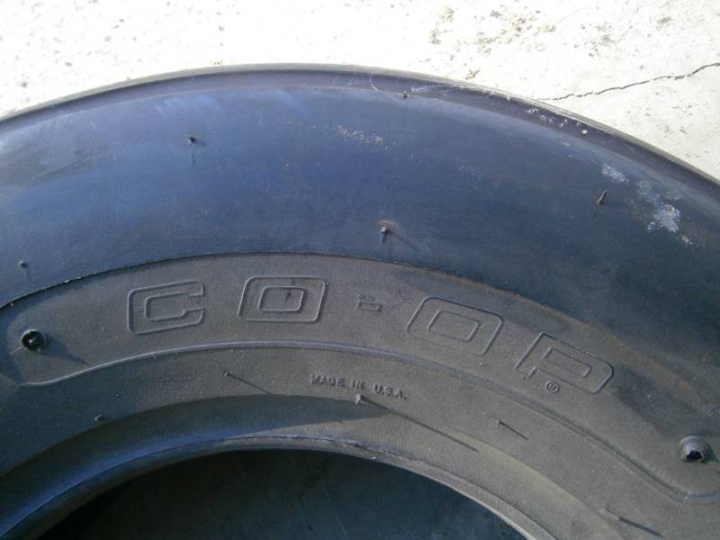 lot 17 image: 9.5L-14 Implement Tire