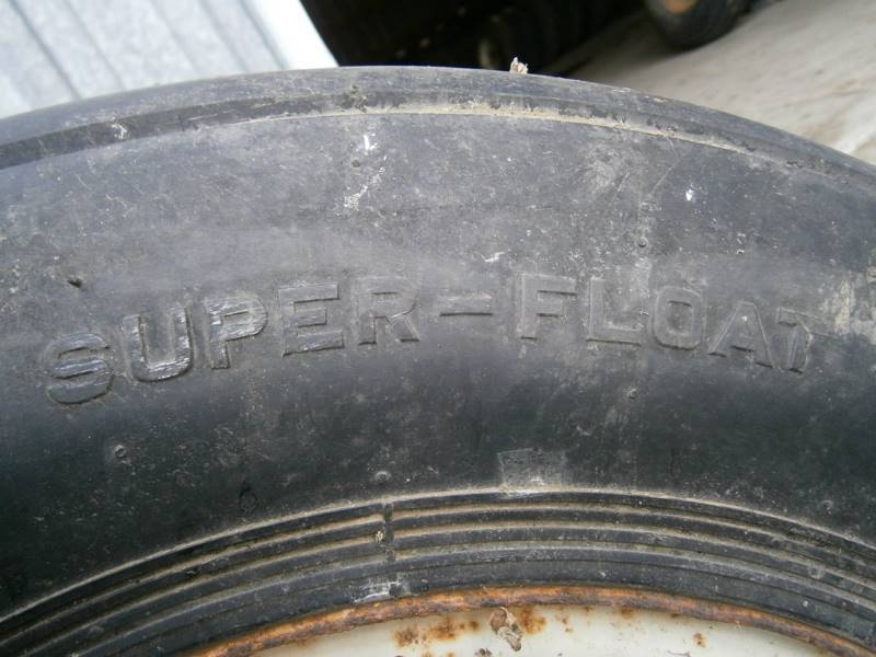lot 24 image: 9.50-15 Implement Tires & Wheels