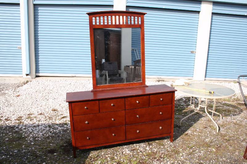 8 Drawer Dresser with Mirror