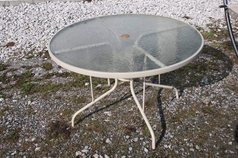 Round Patio Table