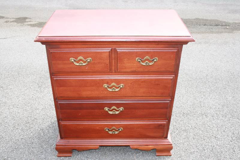 5 drawer night stand