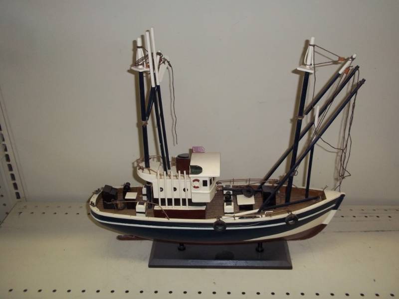 lot 9 image: model ship 18 long 17 high blue