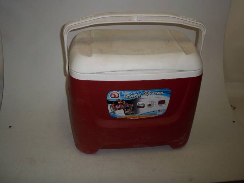 lot 15 image: 28qt igloo cooler red