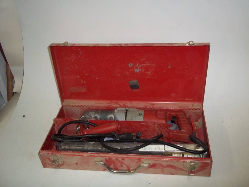 lot 18 image: heavy duty right angle Milwaukee drill wbits, red case