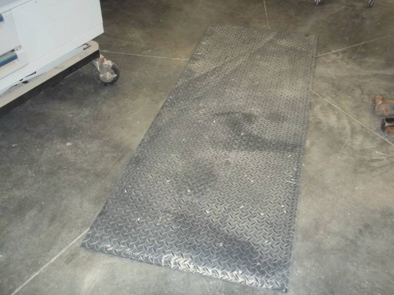 lot 27 image: anti fatigue mat 26 x 69