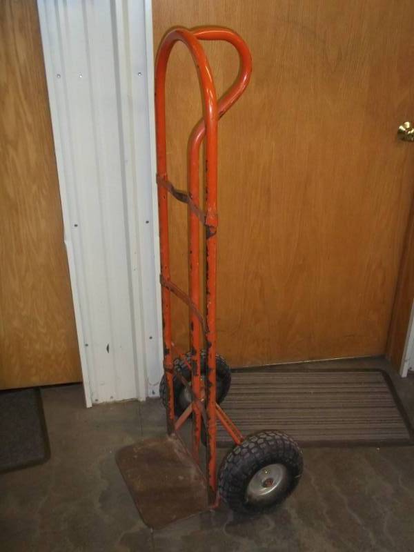 lot 33 image: 2 wheel hand truck