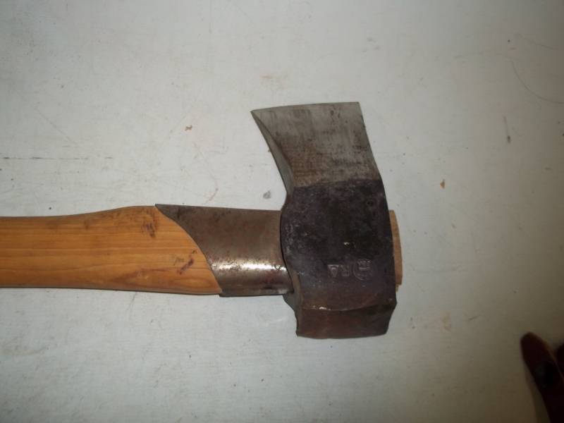 lot 38 image: Splitting maul hand made folded steel made in Sweden prima hickory gansfors broks ab