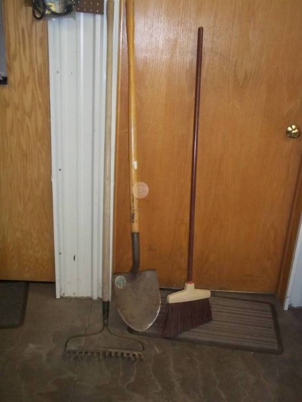 lot 41 image: spade shovel, broom, rigged rake