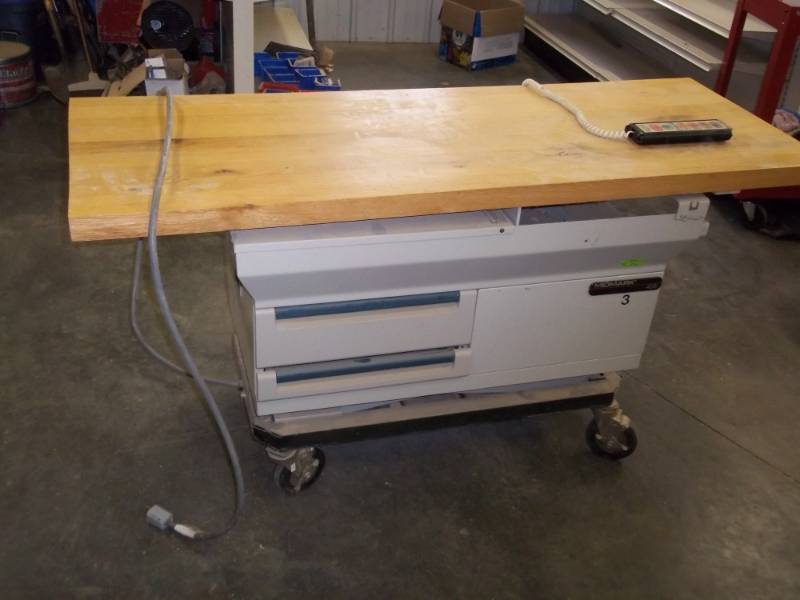 lot 55 image: Work Table Power electronic adjustable height table midmark 405 22 x 5 (tested works)
