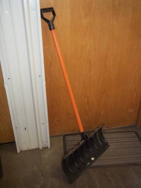 lot 84 image: snow shovel