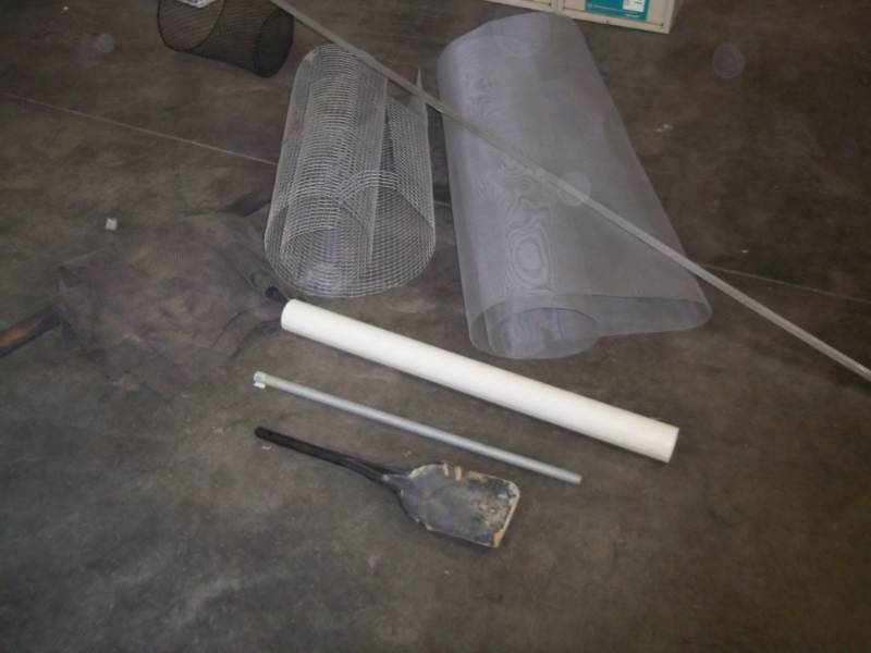 lot 89 image: chicken wire, metal screen, wire basket, aluminum trim corner,pvc pipe, shovel, shelf liner pad, flat iron bar, threaded bar