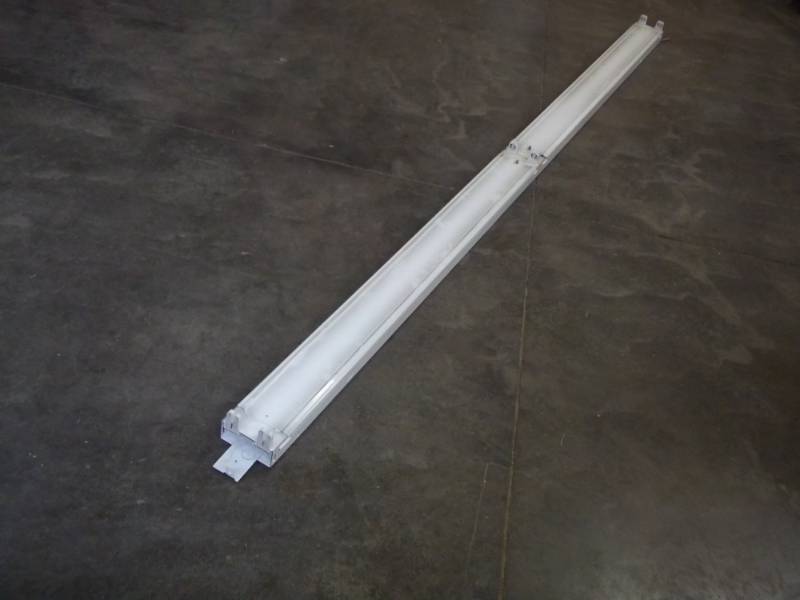lot 108 image: Used 8 Florescent Light uses 4 - 4 T-8 Bulbs Ballast been changed to T-8