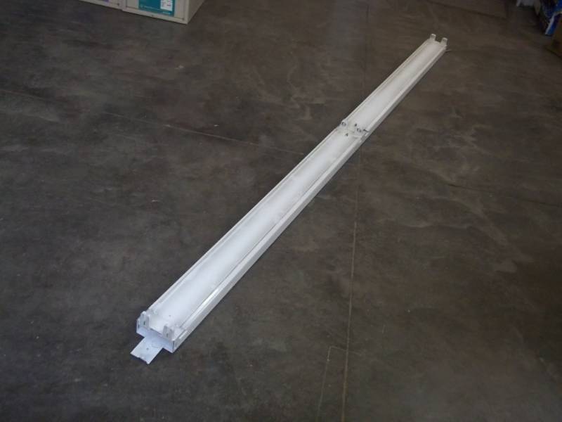lot 118 image: Used 8 Florescent Light uses 4 - 4 T-8 Bulbs Ballast been changed to T-8