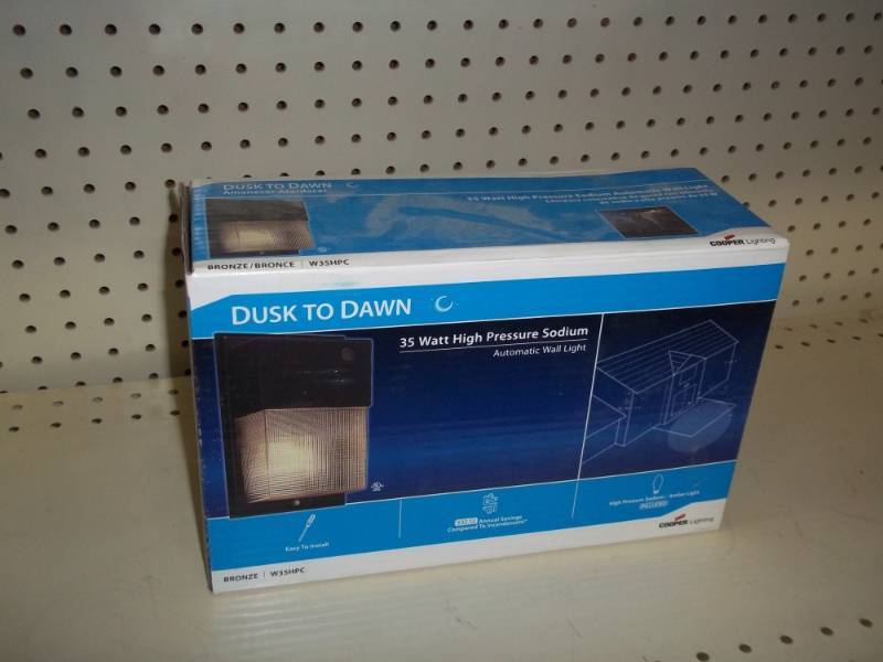 lot 244 image: new in box high pressure sodium light