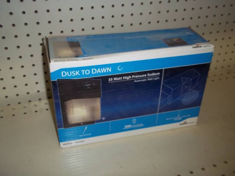 lot 252 image: new in box high pressure sodium light