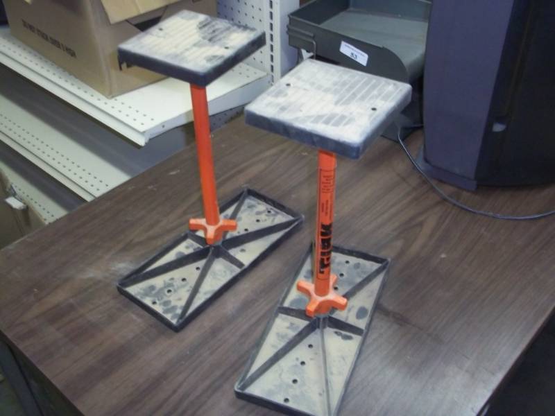 lot 258 image: 2 cabinet jacks